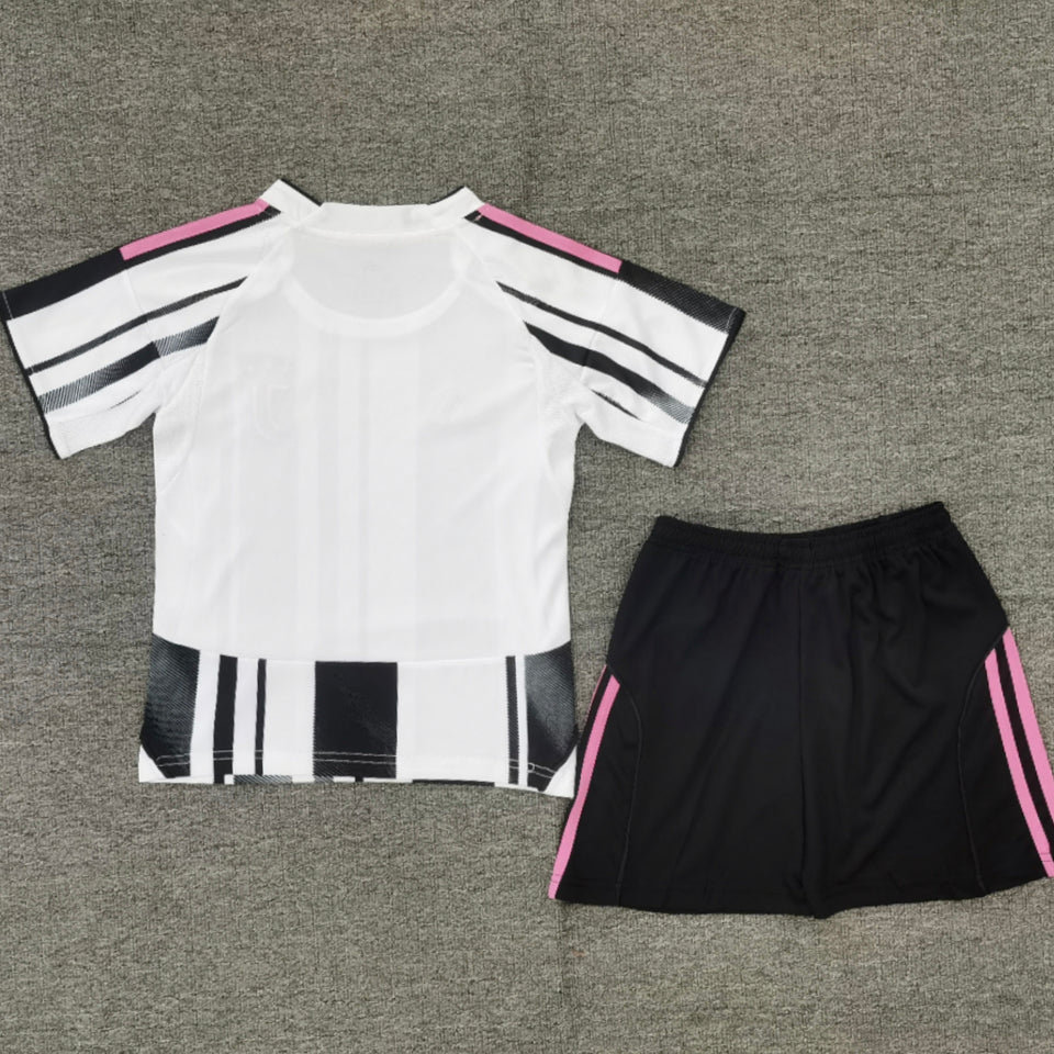 Camiseta de manga corta local de la Juventus 2025/26 para niños