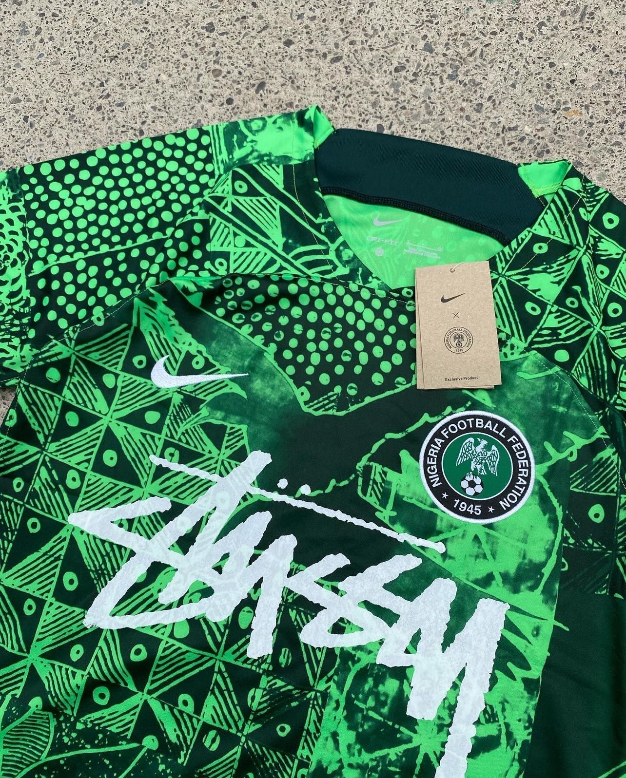 CAMISETA STUSSY X NIGERIA