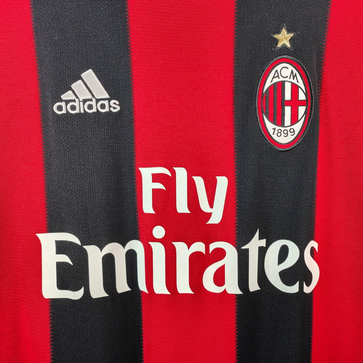 Camiseta local del AC Milan 2010-11